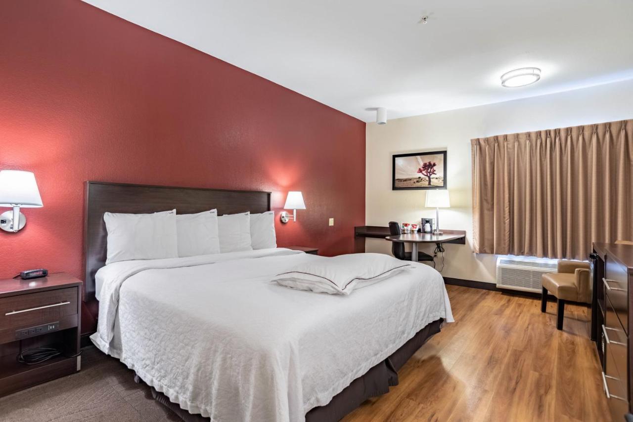 Red Roof Plus Henderson Bagian luar foto