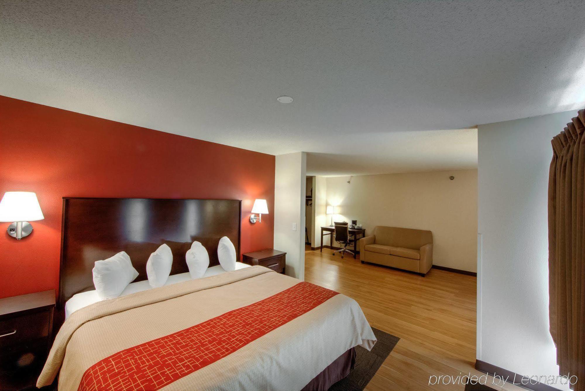 Red Roof Plus Henderson Bagian luar foto